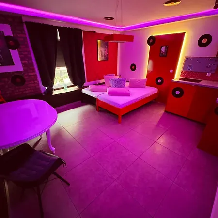 Apartment Analog Red *