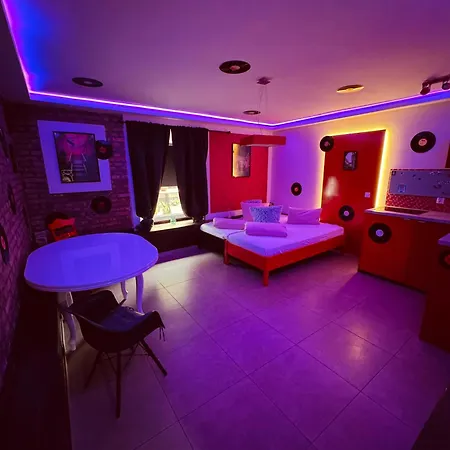 Apartment Analog Red
